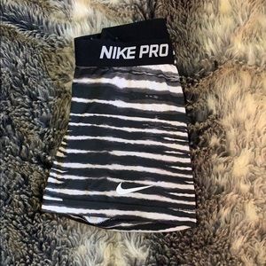 Nike Pros Zebra